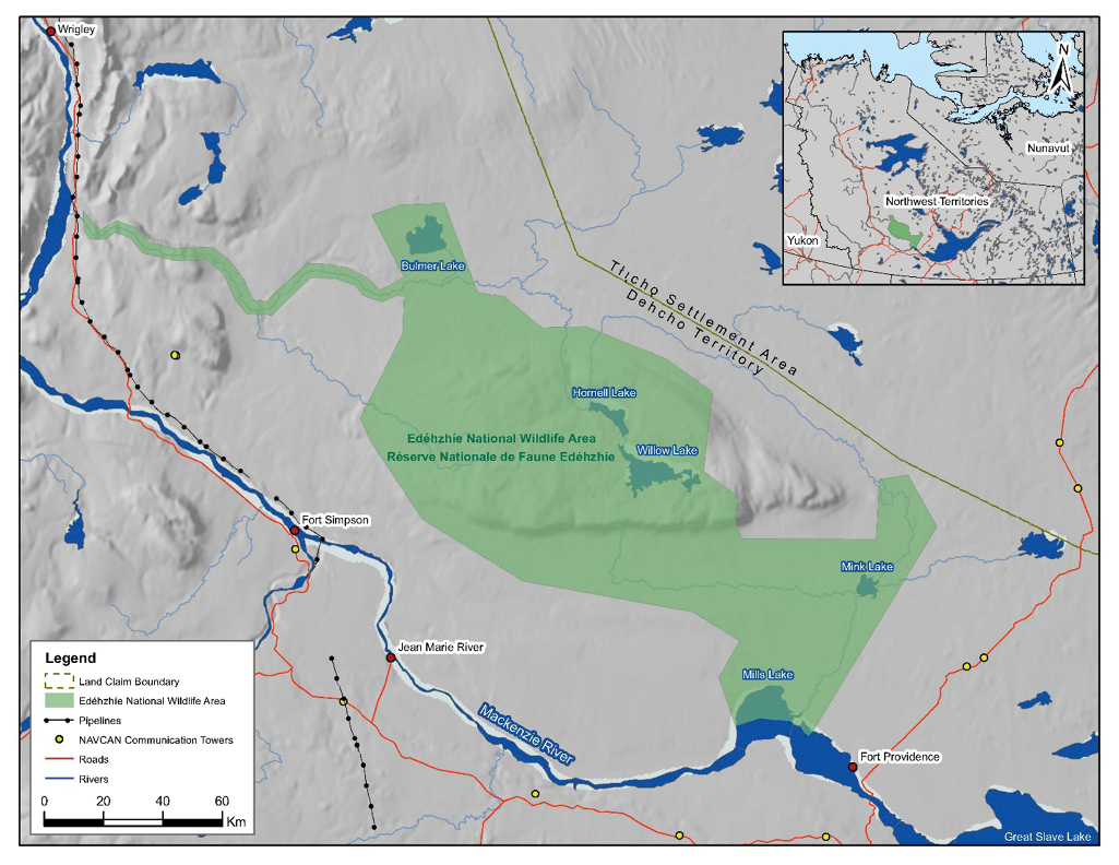 La figure est une carte montrant l'emplacement de la réserve nationale de faune d'Edéhzhíe dans les Territoires du Nord-Ouest. – Version textuelle en dessous de l'image
